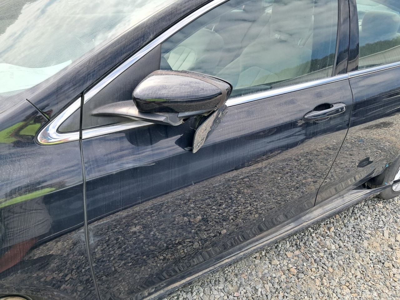 200 2015 Glove Box 4773858