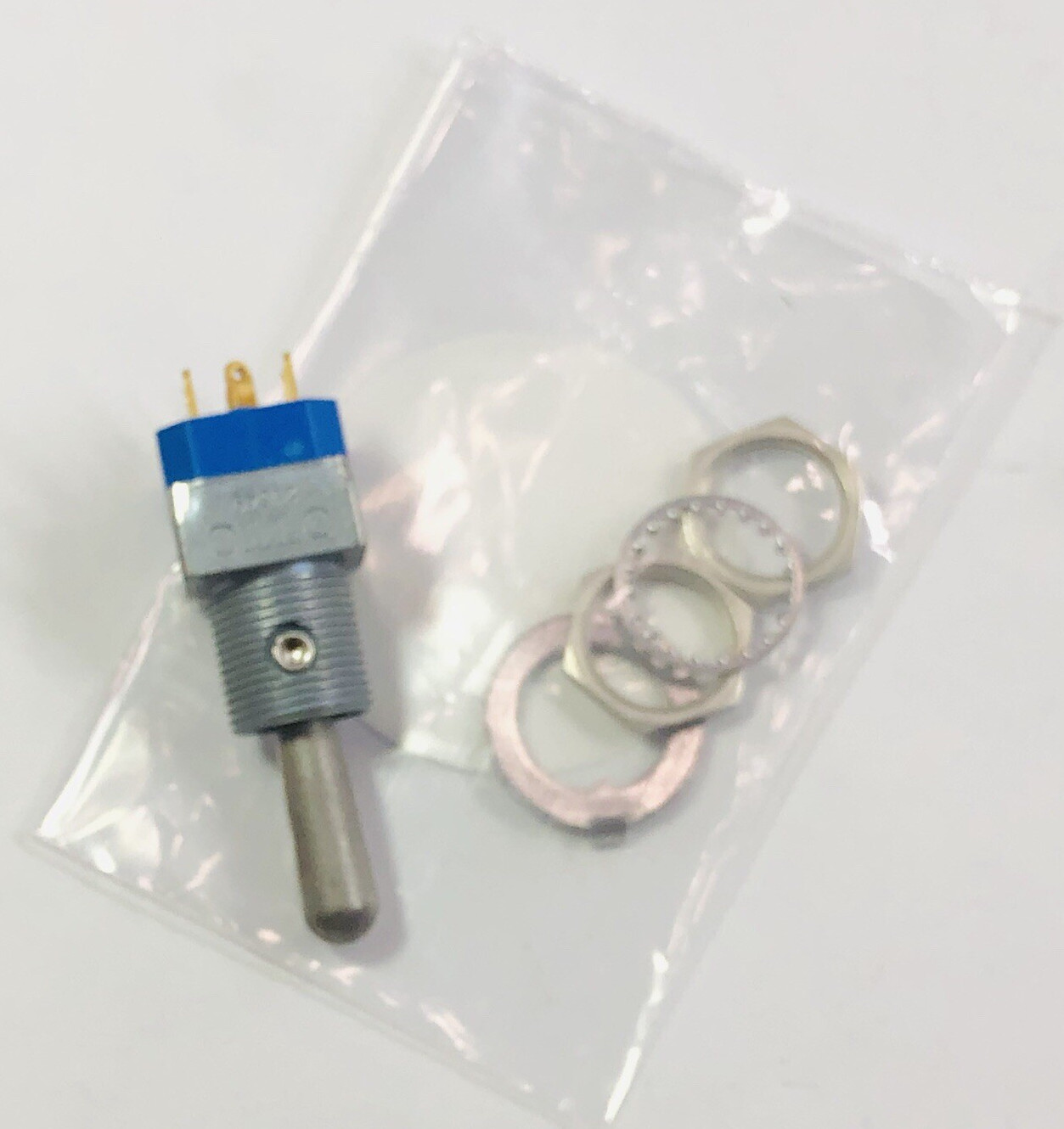 TE MINIATURE TOGGLE SWITCH TE-11261