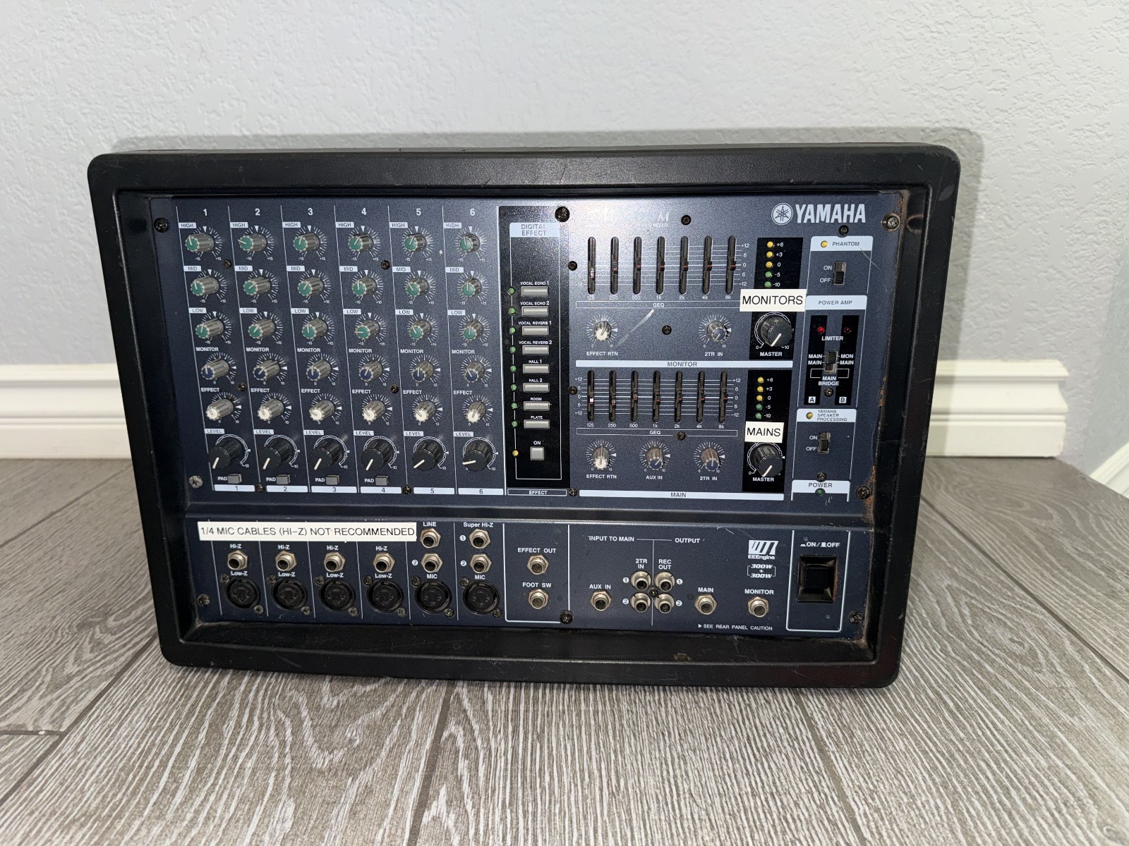 Yamaha EMX 66M Phantom Power Built-In Effects 6-Channel Powered Amplifier Mixer
