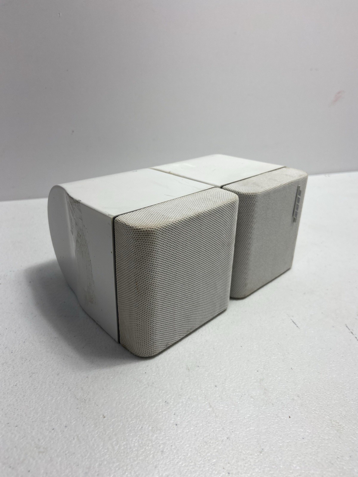 Bose Single Cube Surround Speakers Lifestyle Acoustimass White