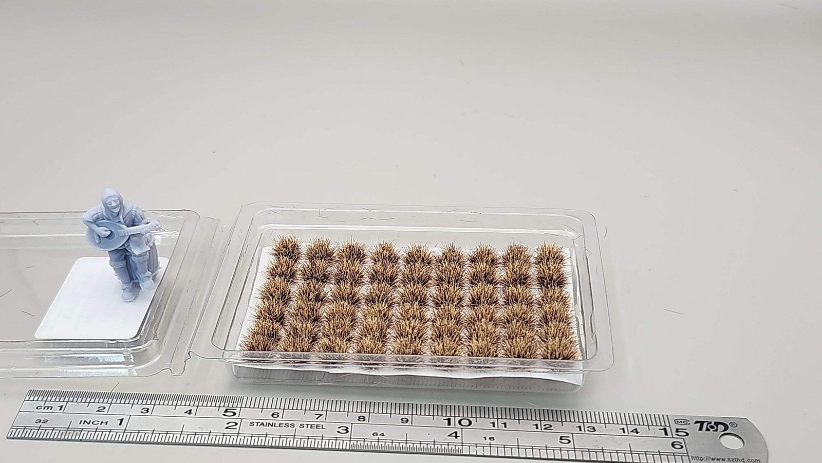 JHT - Winter Model Grass Clusters - Self Adhesive Grass Tufts - 5mm height x 3mm