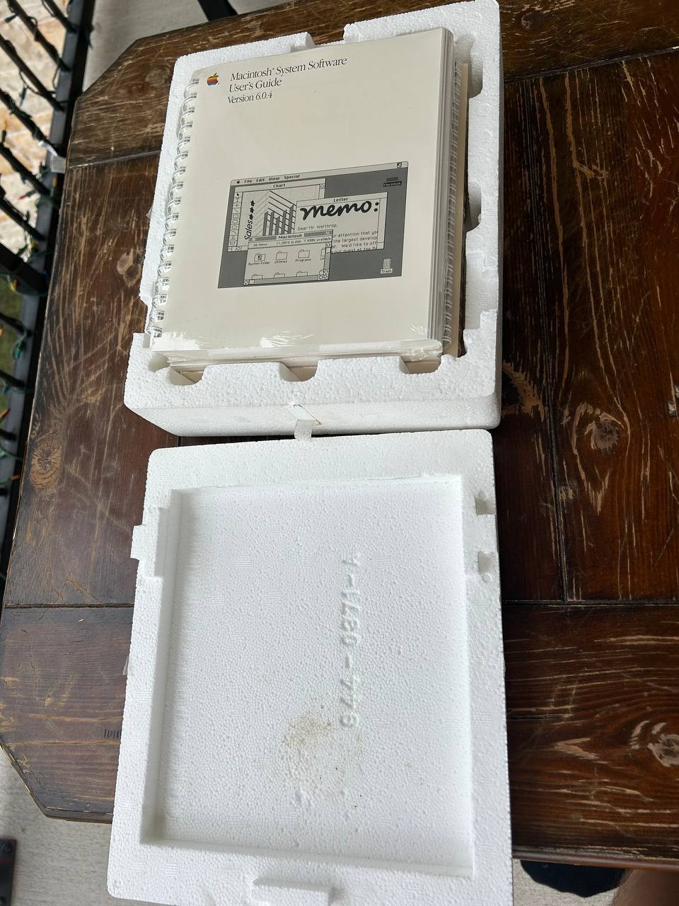 Apple Macintosh System Software Version 6.0.4 HyperCard. Program disks Use Guide