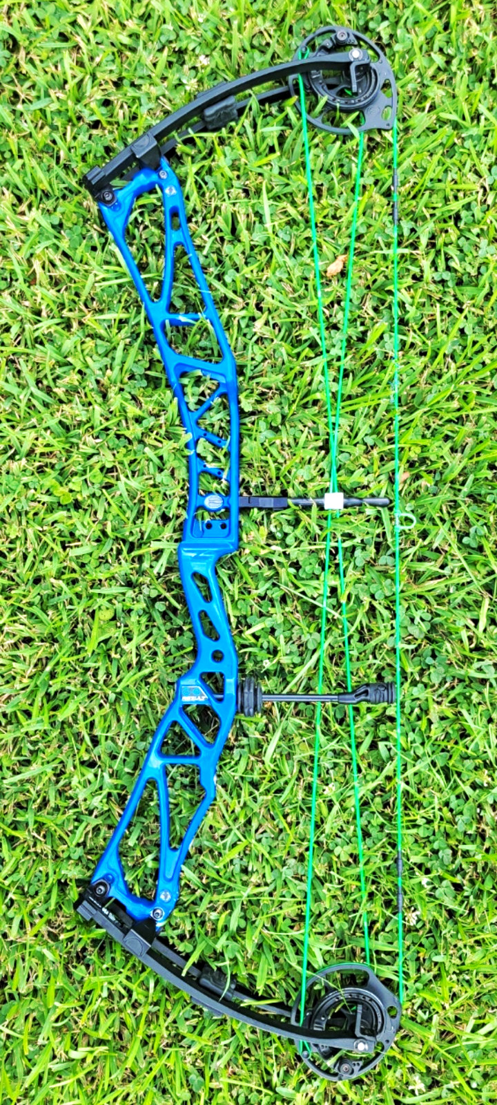 Elite Rezult RH  New Custom Strings  50-60lbs  24"-31" Great Shooting Bow