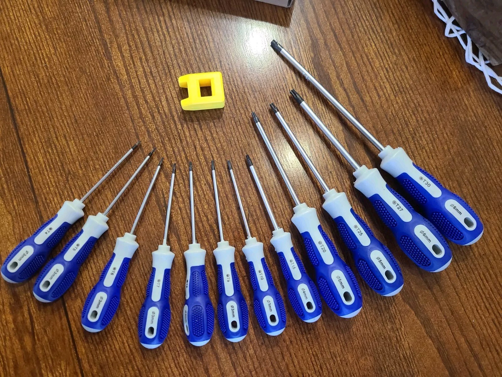 13 Pieces Magnetic Torx Screwdriver Set, T4 to T30 Star Screwdrivers