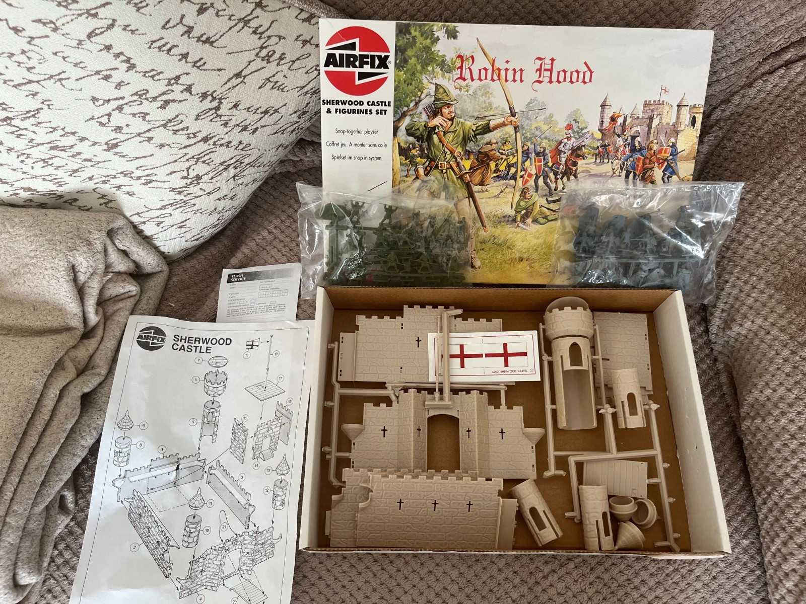 AIRFIX 06702 1993 ROBIN HOOD SHERWOOD CASTLE PLAY SET IN GREAT CONDITION !!