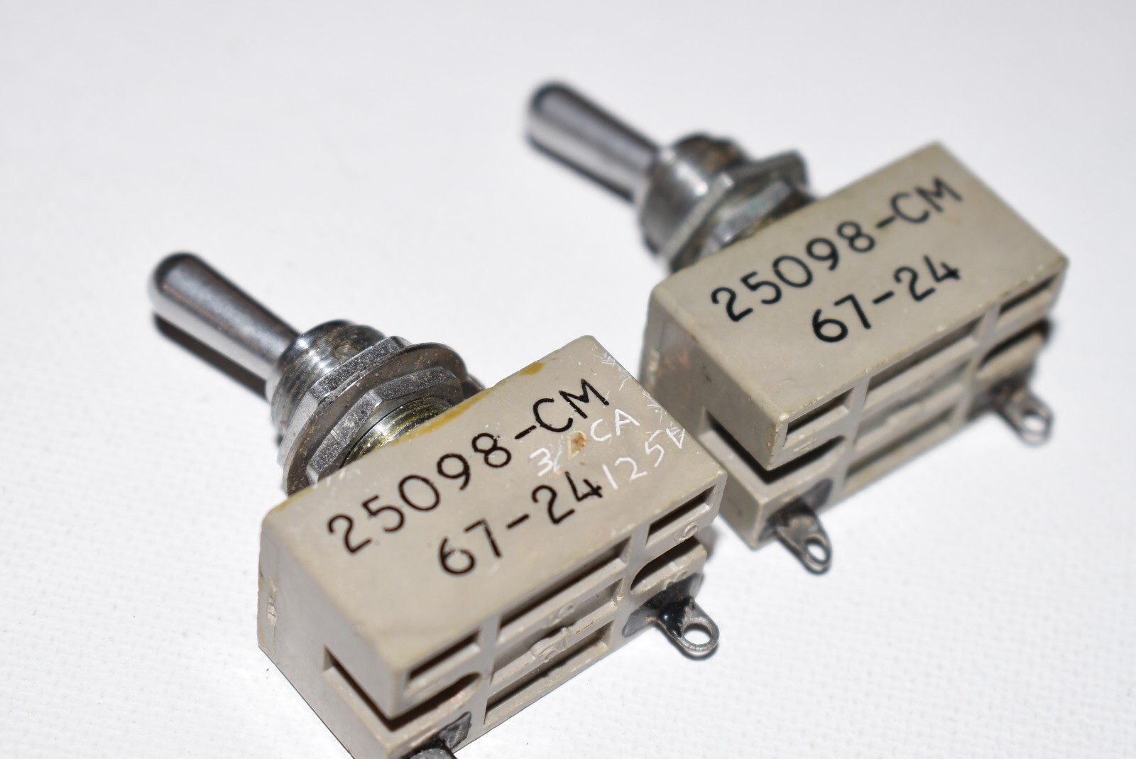 Lot of 2  H&H Micro Switch MS25098-30   25098-CM 67-24