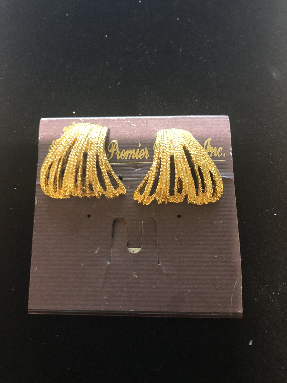 VTG. PREMIER DESIGNS BRUSHED GOLD TONE CLIP ON EARRINGS 1" NEW