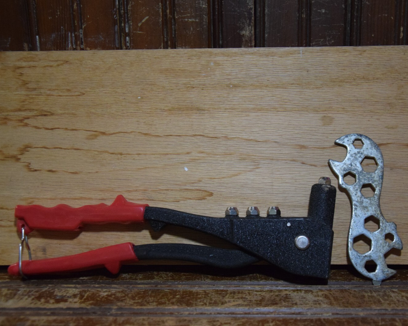 POP RIVET HAND TOOL AND MULTIWRENCH 2PC LOT RIVETING FOUR SIZES METAL WORKS