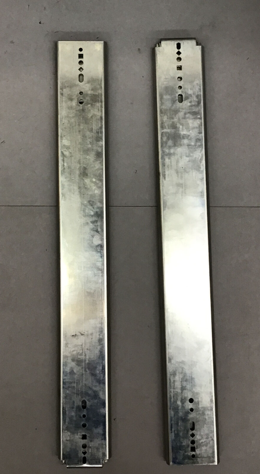 Lot of 2 Accuride 24”-48" Heavy Duty Drawer Slides 9308 (r5)