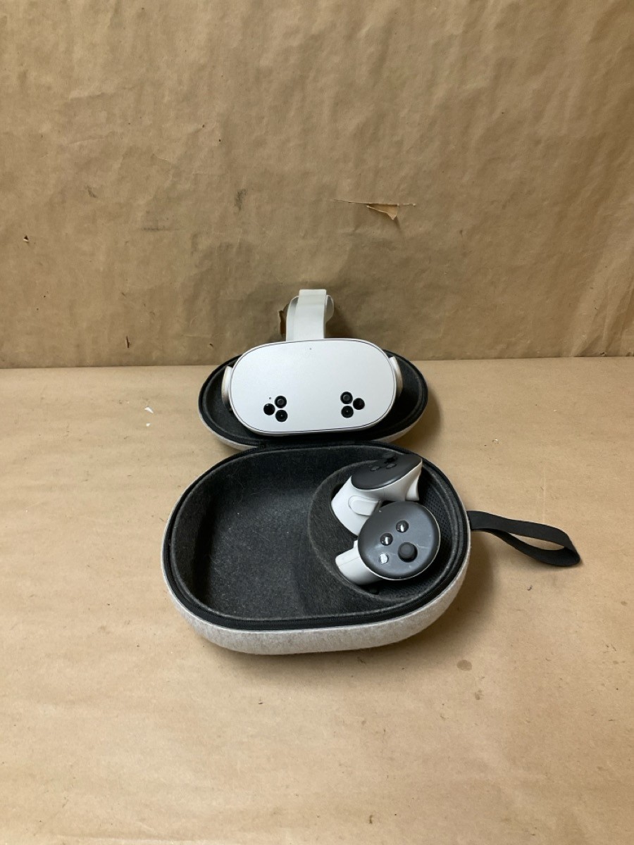 USED META VR HEADSET QUEST 3S (G29021672)
