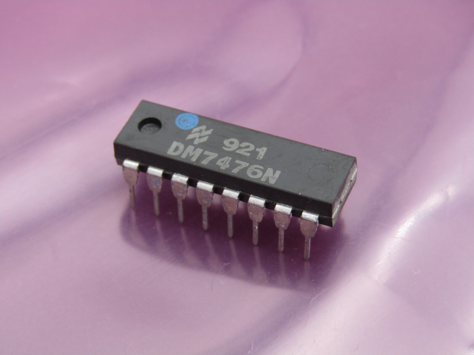 DM7476N Dual J-K Flip-Flop National Semiconductor -  NOS with Test Dots