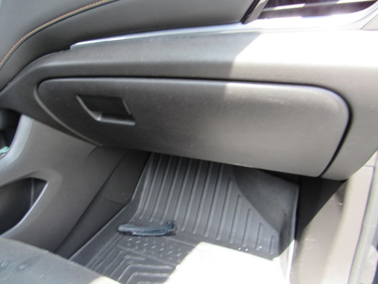 TRAVERSE  2021 Glove Box 1070049