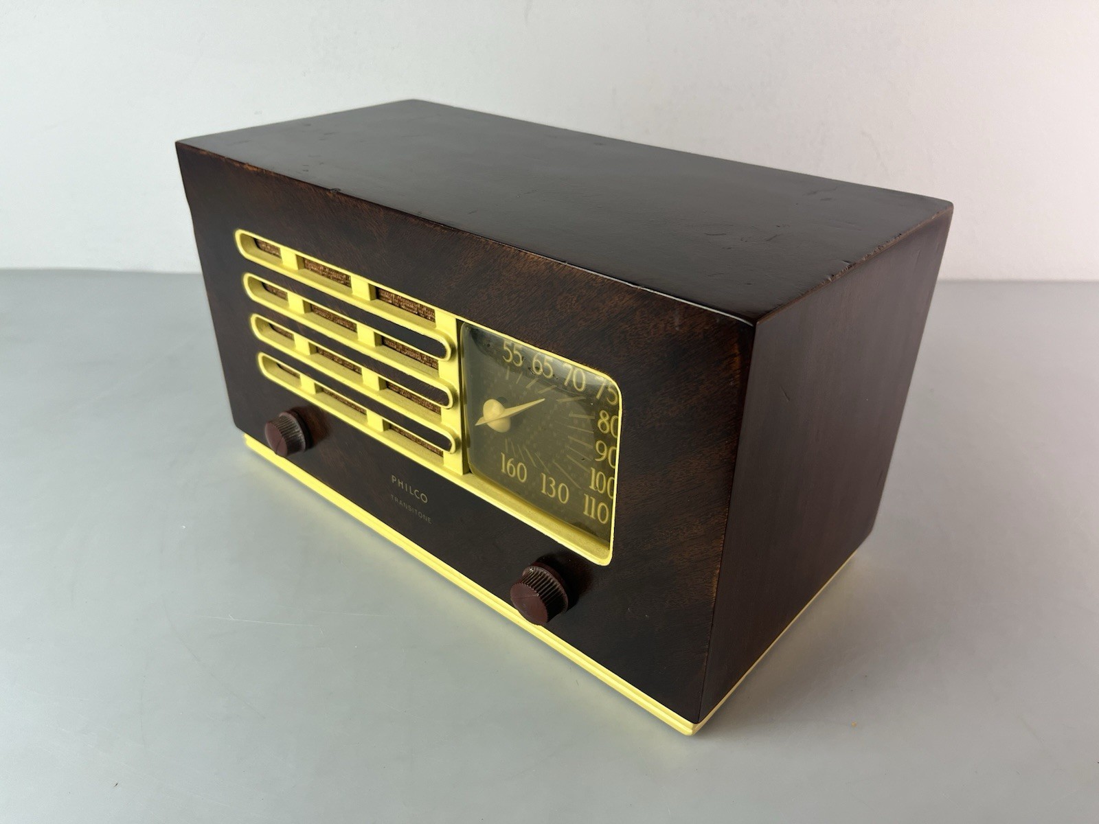 Philco 48-214 Radio
