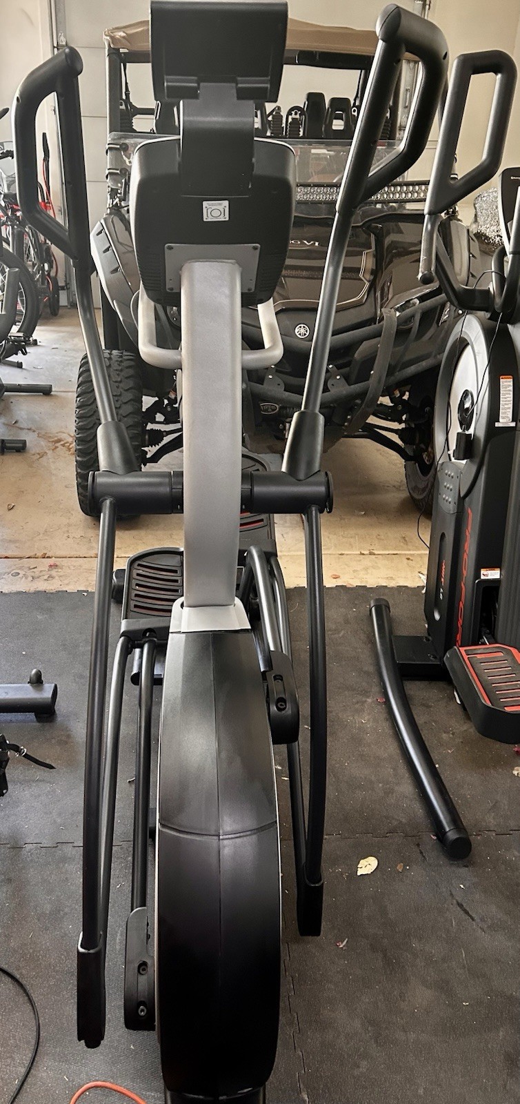 ProForm Endurance 1120 E Elliptical Machine, 24 Programs, Adjustable Stride