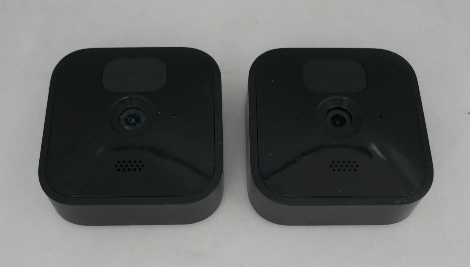 2 x BLINK OUTDOOR (3rd Gen) SERCURITY WIRELESS CAMERA **LOCKED/FOR PARTS ONLY**