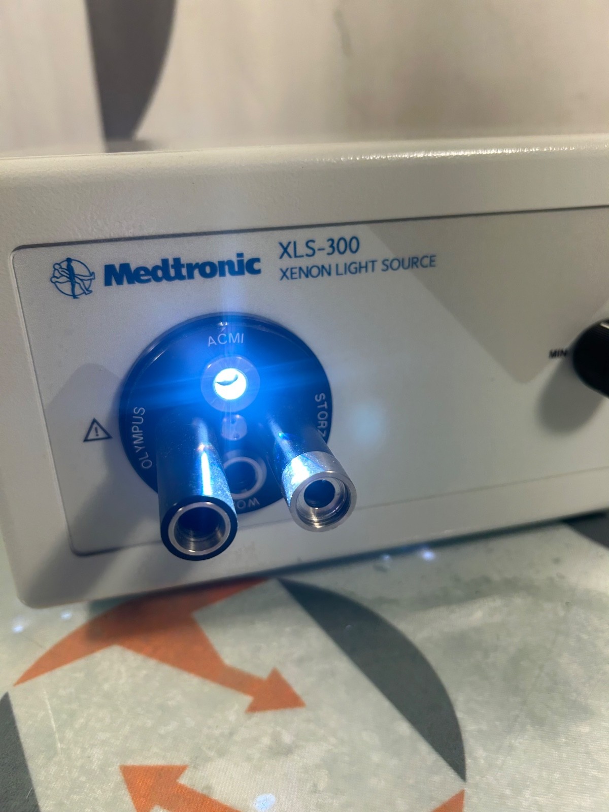 SunOptic XLS-300 Light Source Only 3.2 hours of use!