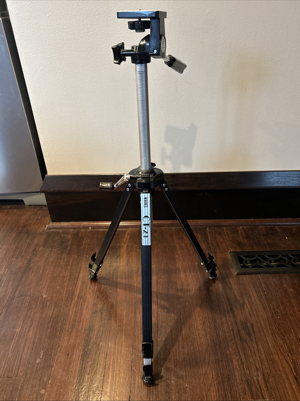 VTG Super PHOTOCO Model CT-21 Aluminum Camera Tripod Made in Japan Adjustable