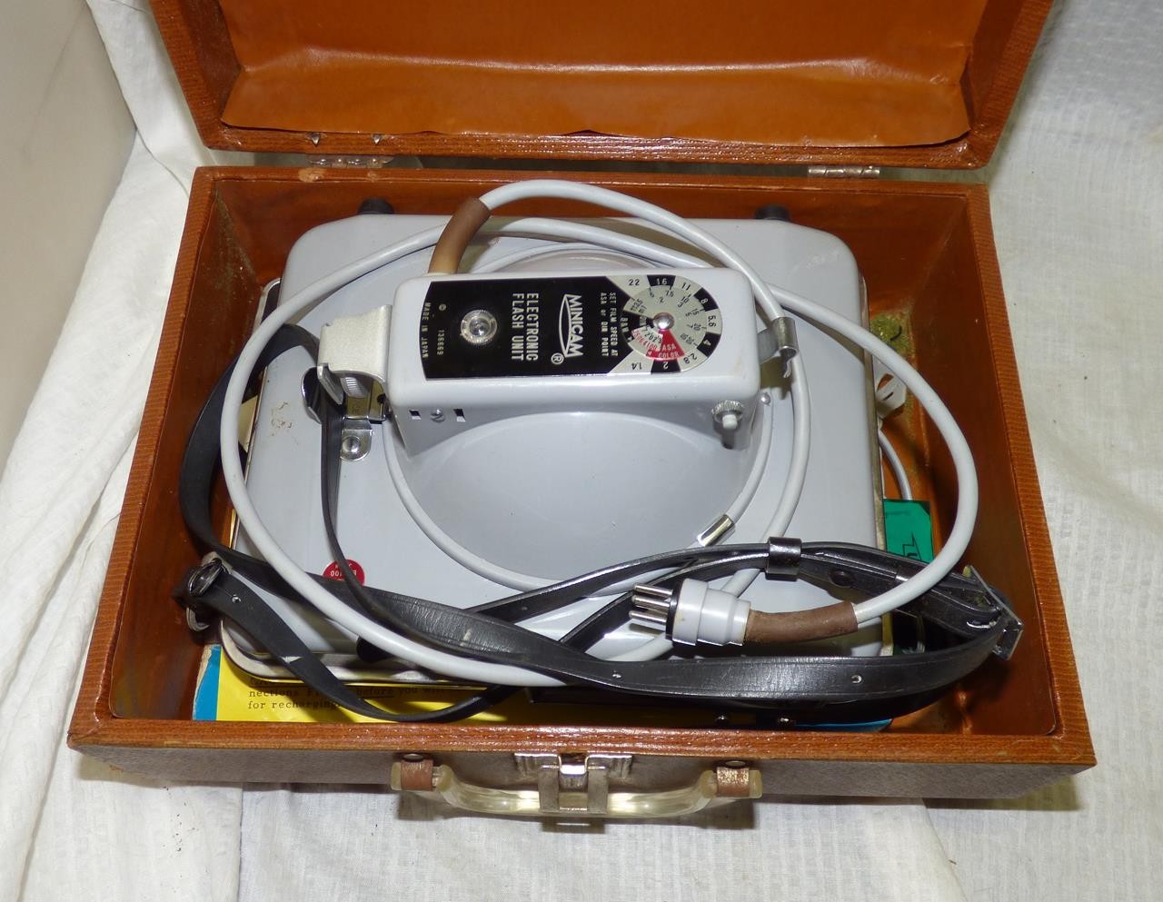 VINTAGE MINICAM ELECTRONIC FLASH UNIT SPEEDLIGHT 100