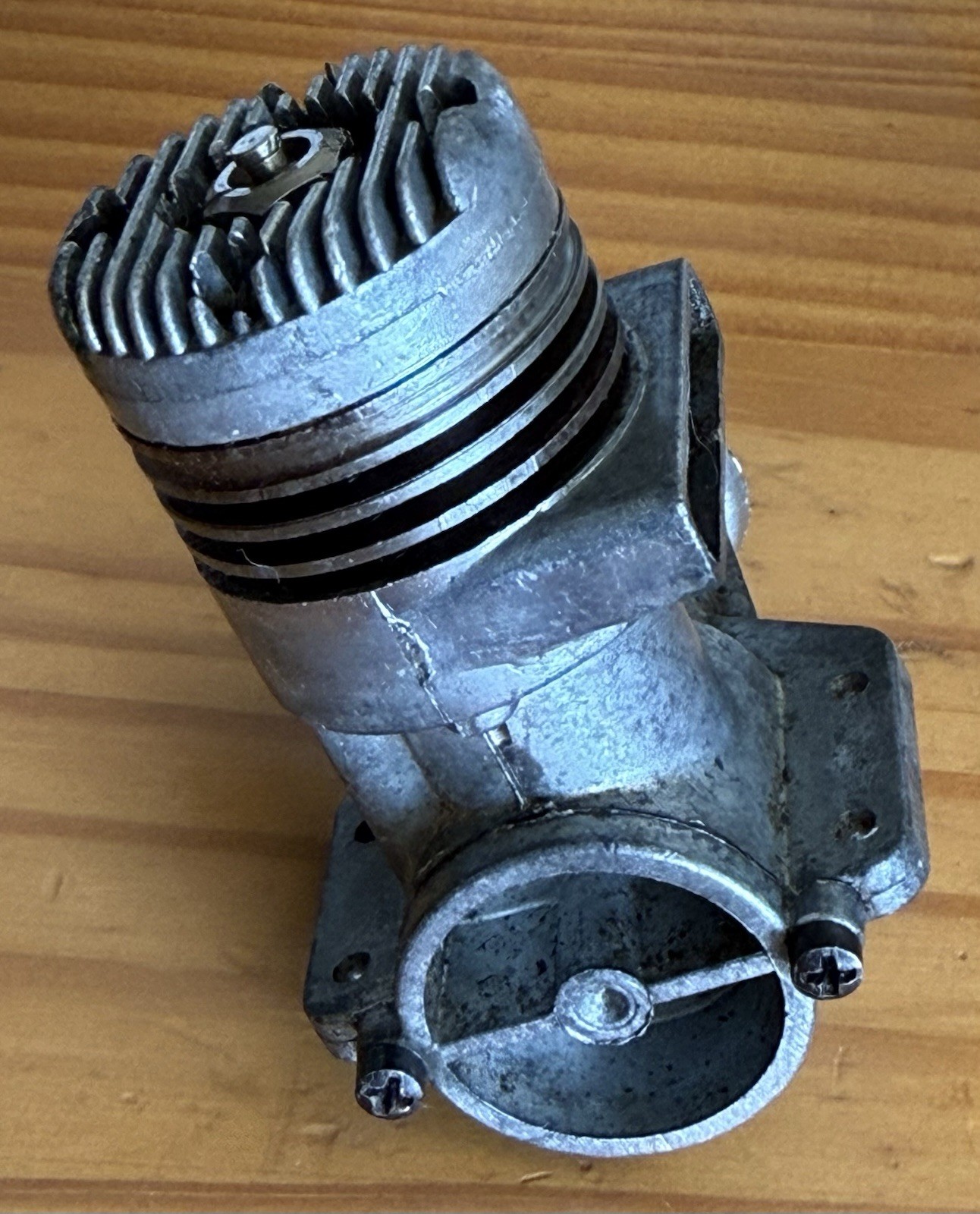 FOX 15 C/L ENGINE PISTON MOVES AS IS GS18