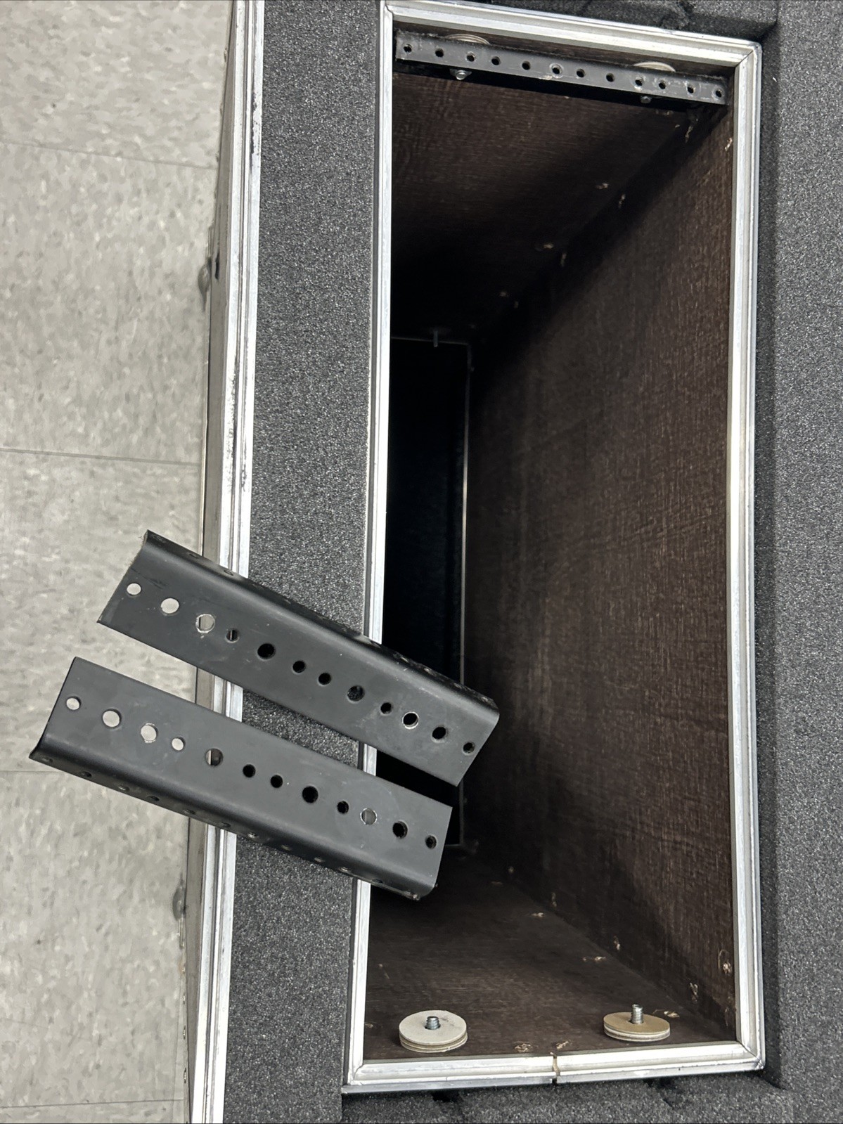 Flight Case Server Rack 4U Penn Elcom 19” Wide 21” Depth 2” Foam, missing parts