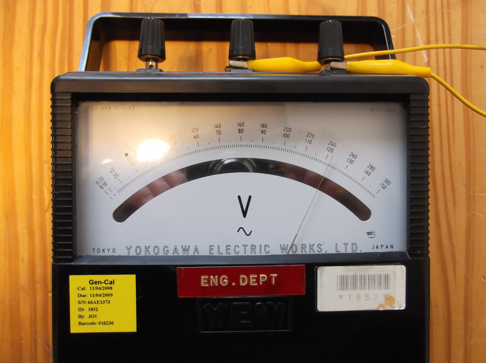 YOKOGAWA 2013 AC VOLTMETER 150/300VAC MIRROR SCALE
