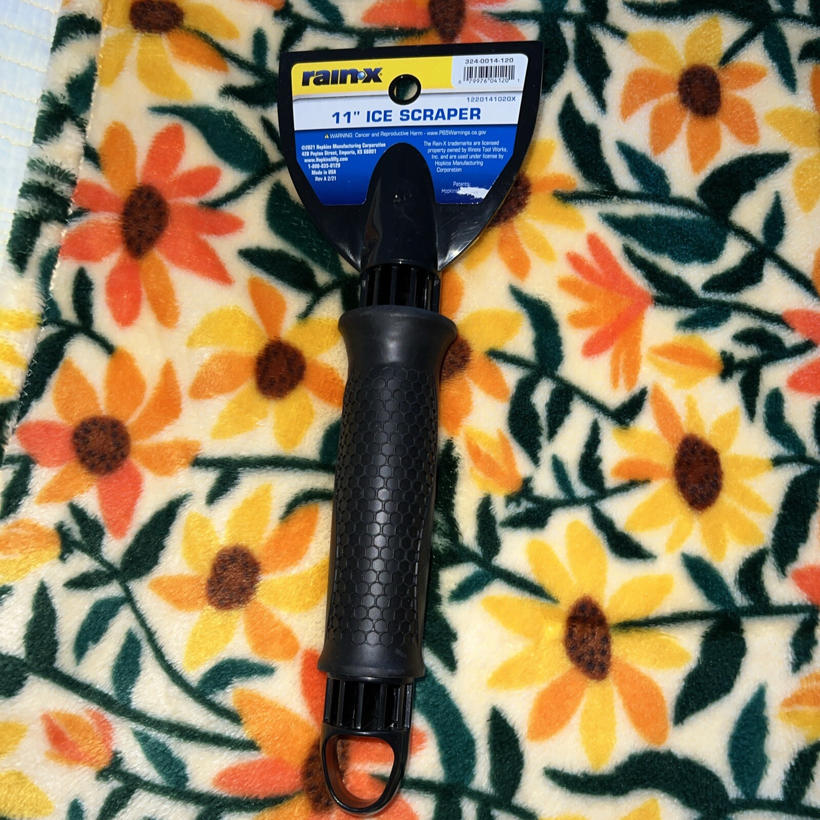 Rain X   11 in. ice Scraper Brand new, Black And Yellow, Grip Handle