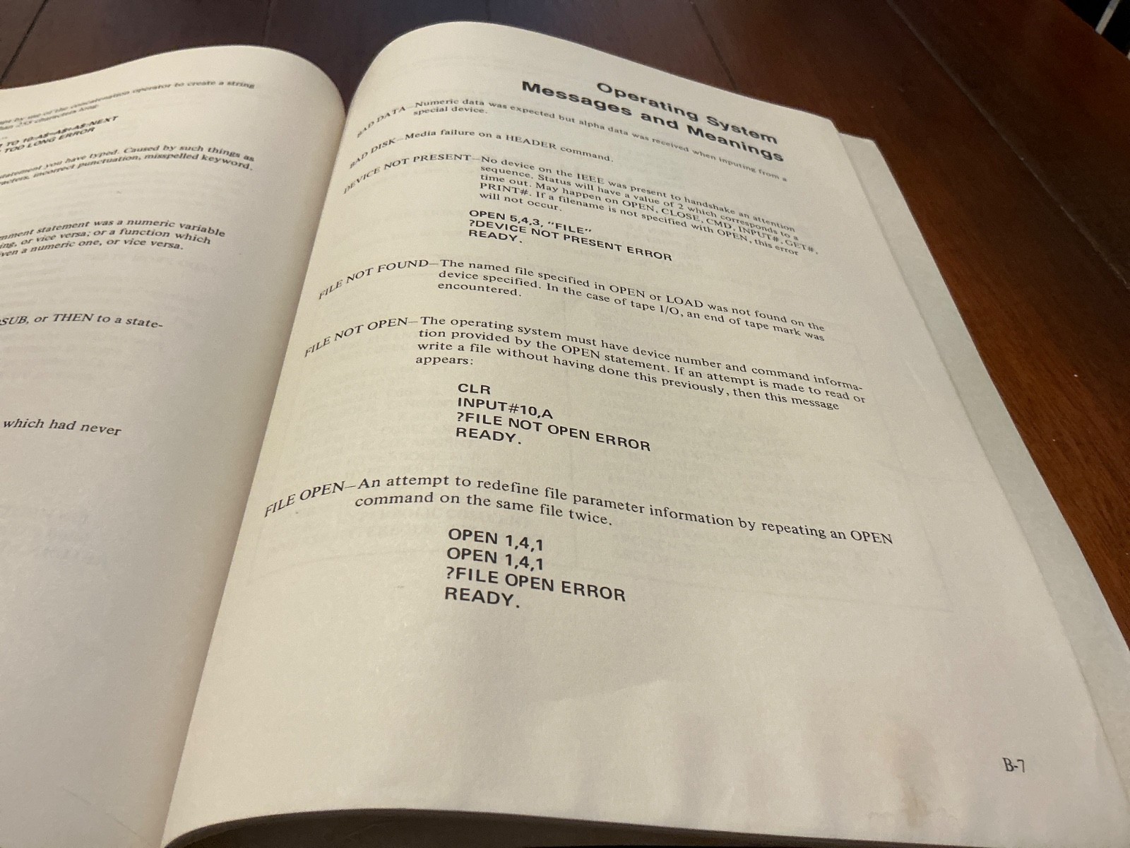 VTG USER'S REFERENCE MANUAL COMMODORE BASIC VERSION 1982