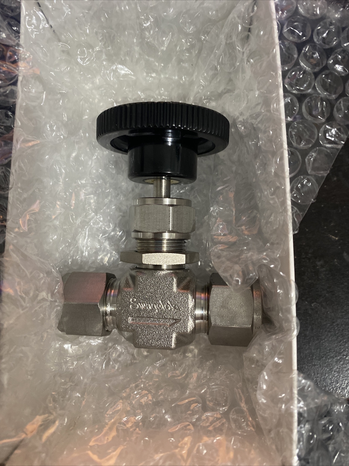 Swagelok SS-1KS8-W20 Manual Stainless Needle Valve 5000psi 1/2in Tube