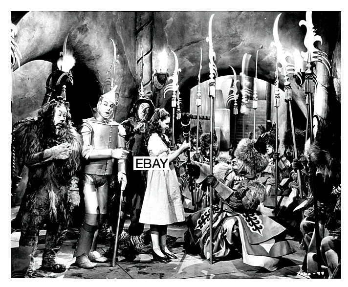 SALE: THE WIZARD OF OZ 1939 PROMO MOVIE PHOTO JUDY GARLAND AND CAST AT END