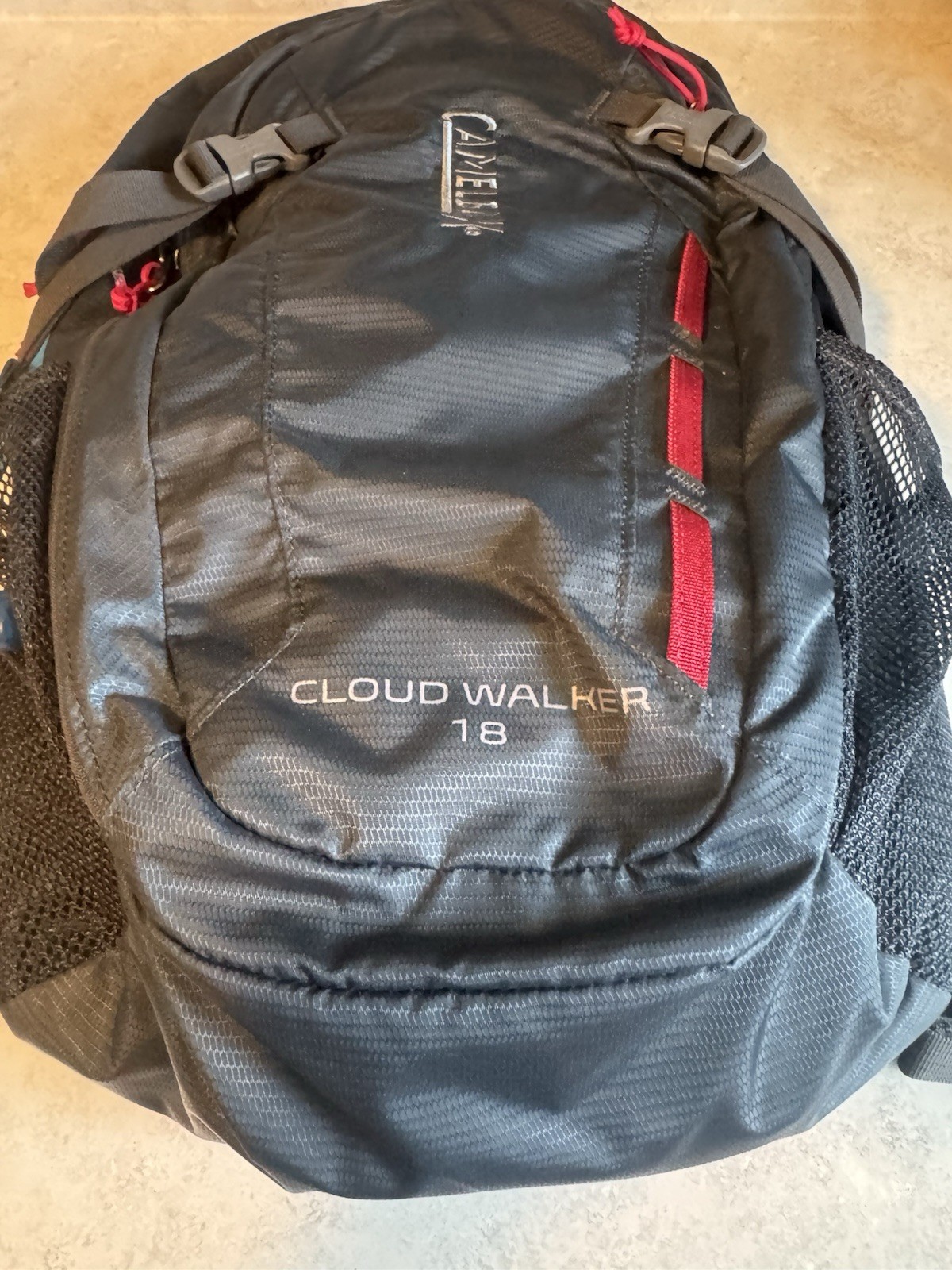 Camelbak Hydration Backpack Cloud Walker 18 Pack 18L w/ 2.0L Bladder