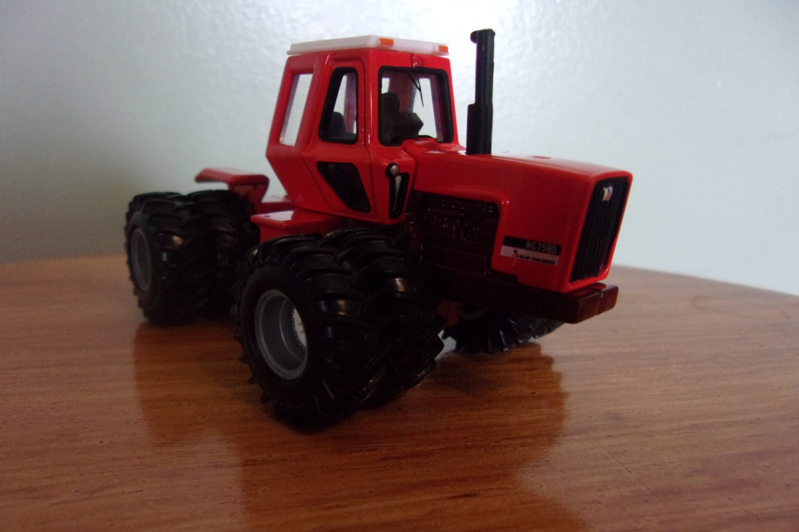 Ertl Allis Chalmers 7580 4WD Diecast Tractor w Duals 1/64 Tomy NEW CONDITION
