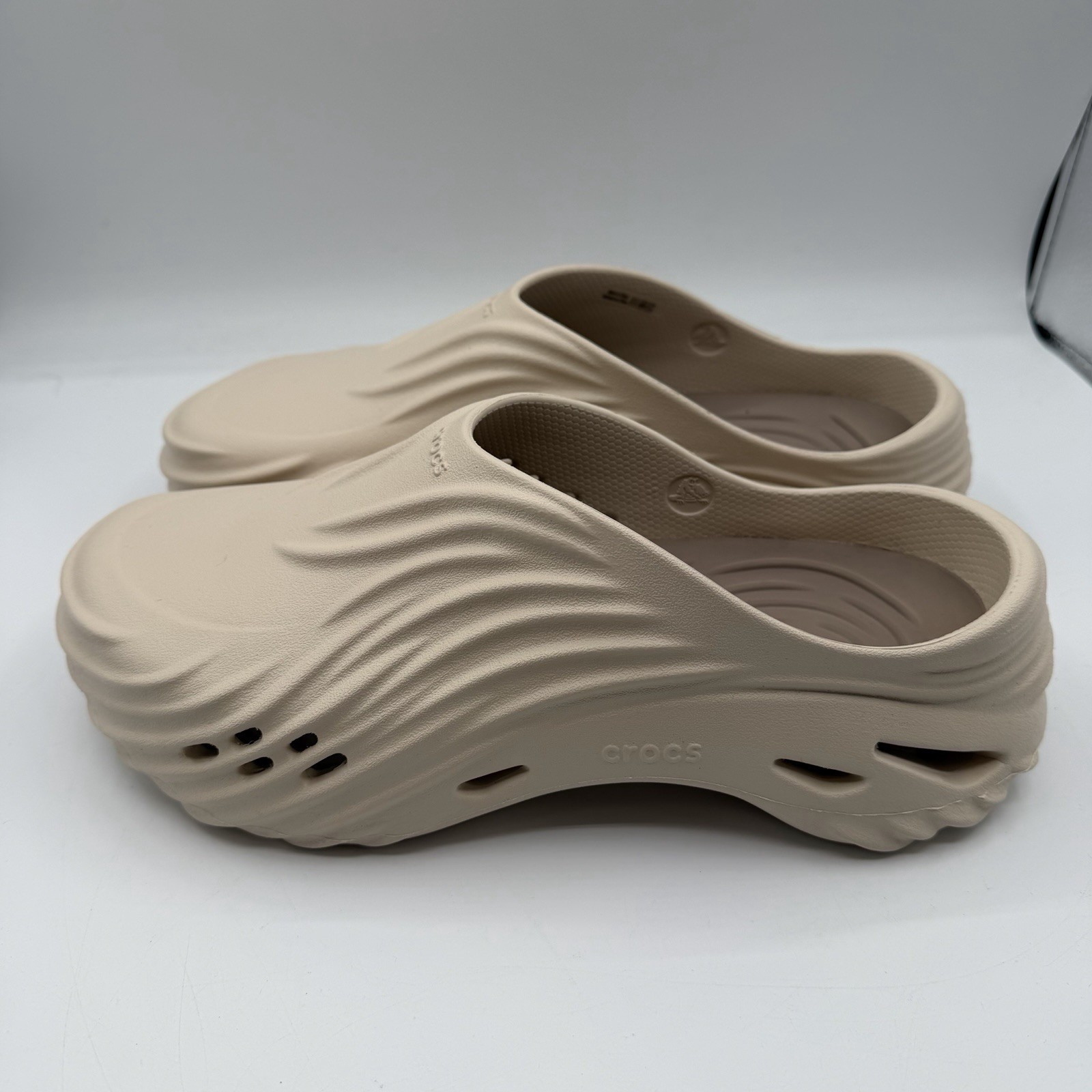 Crocs Echo Wave Clogs Mens 9 Womens 11 Almond Tint Beige Brown Slip On Shoes