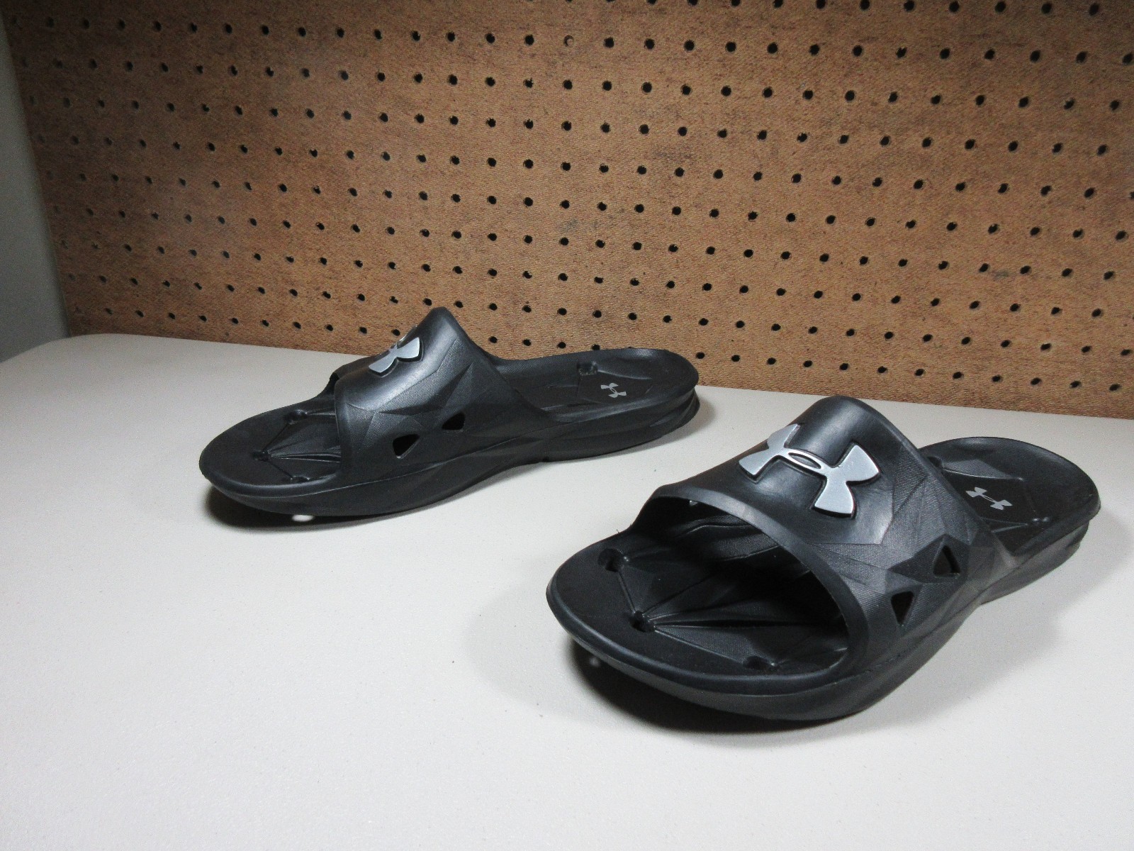 Under Armour mens solid black Locker Room slide sandals 11 M EUC