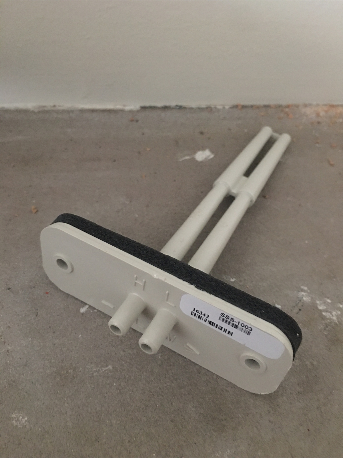 KMC CONTROLS SSS-1003 Differential Pressure Flow Sensor,6 In New.