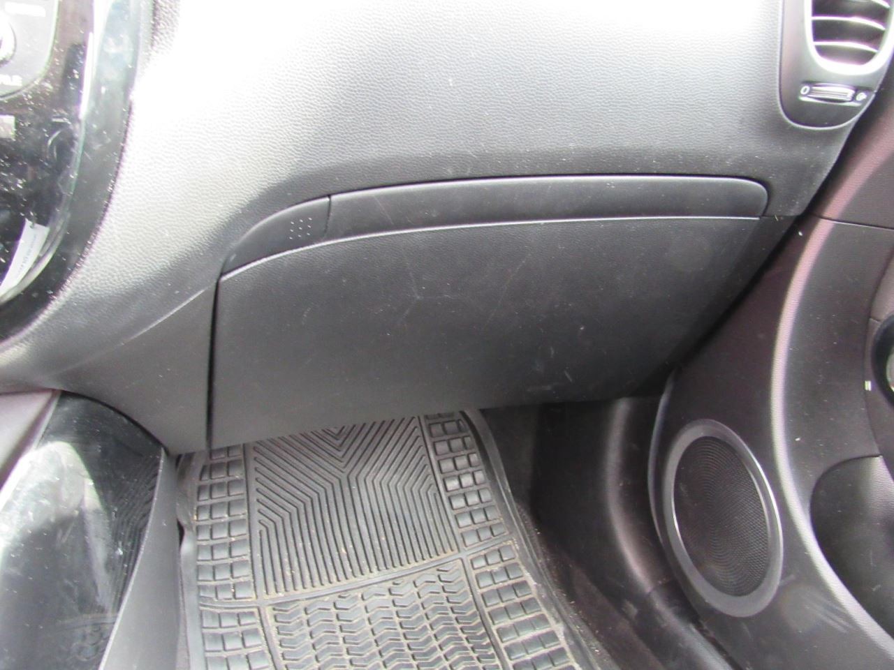 SOUL      2017 Glove Box 1036950