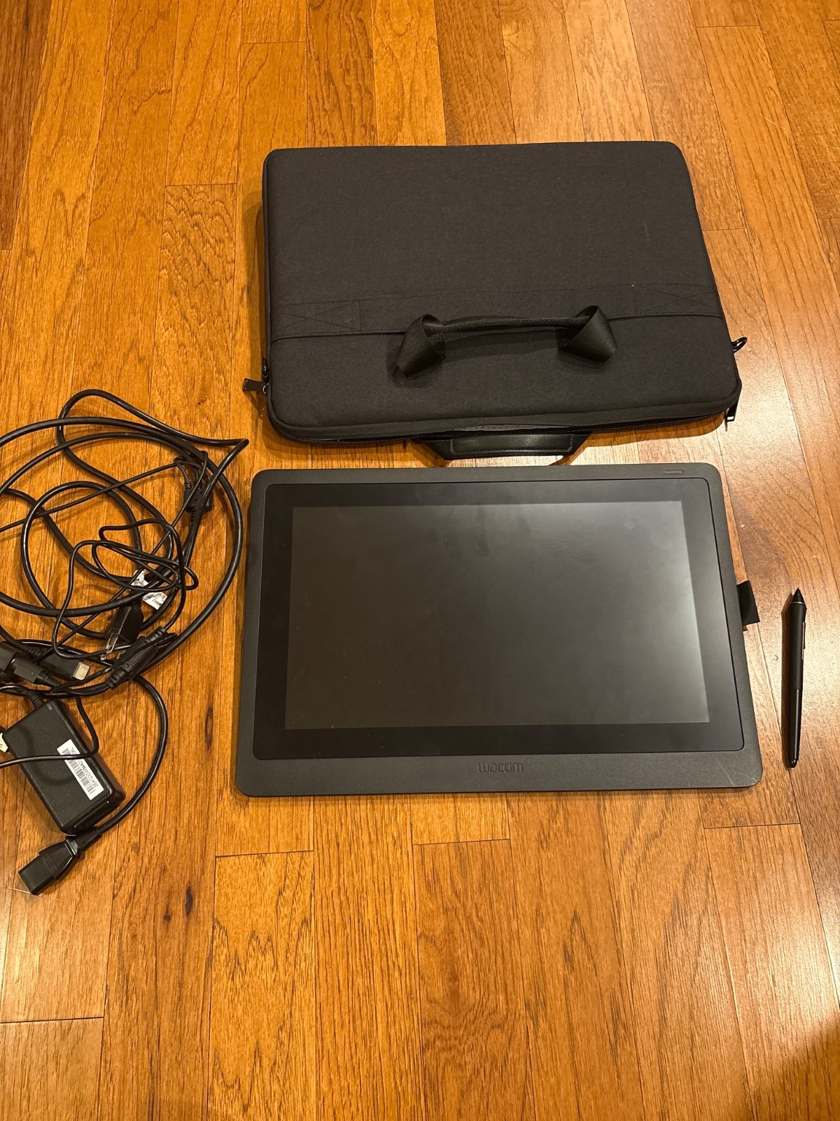 Wacom Cintiq DTK1660K0A 16in Creative Pen Display - Black - WITH CASE