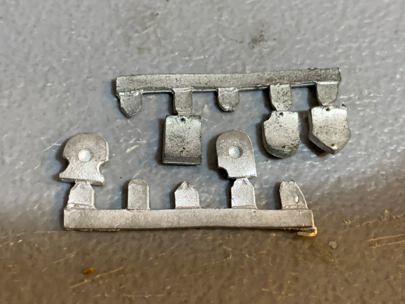 A28845 WARHAMMER 40K SPACE MARINES GK GREY KNIGHTS BITS SHOULDER PLATES SHIELDS