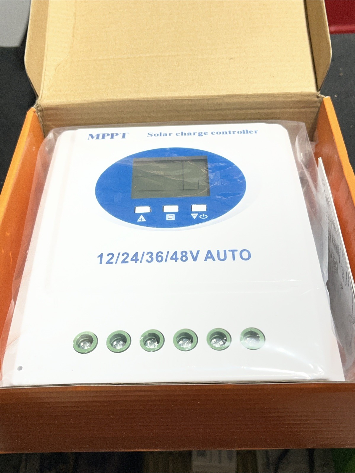 SOLAR CHARGE CONTROLLER FOR HOME SOLAR SYSTEM