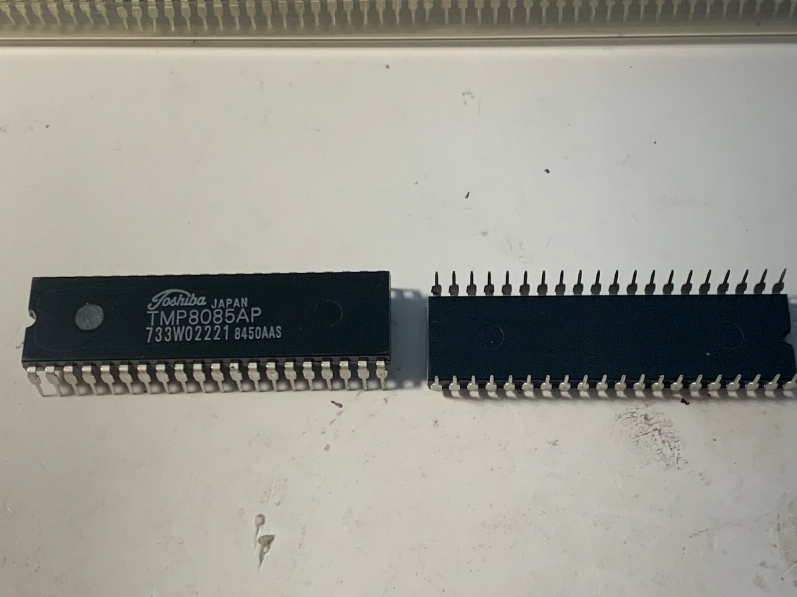 TMP8085AP, TOSHIBA 8-BIT, 5MHz, MICROPROCESSOR, DIP-40.