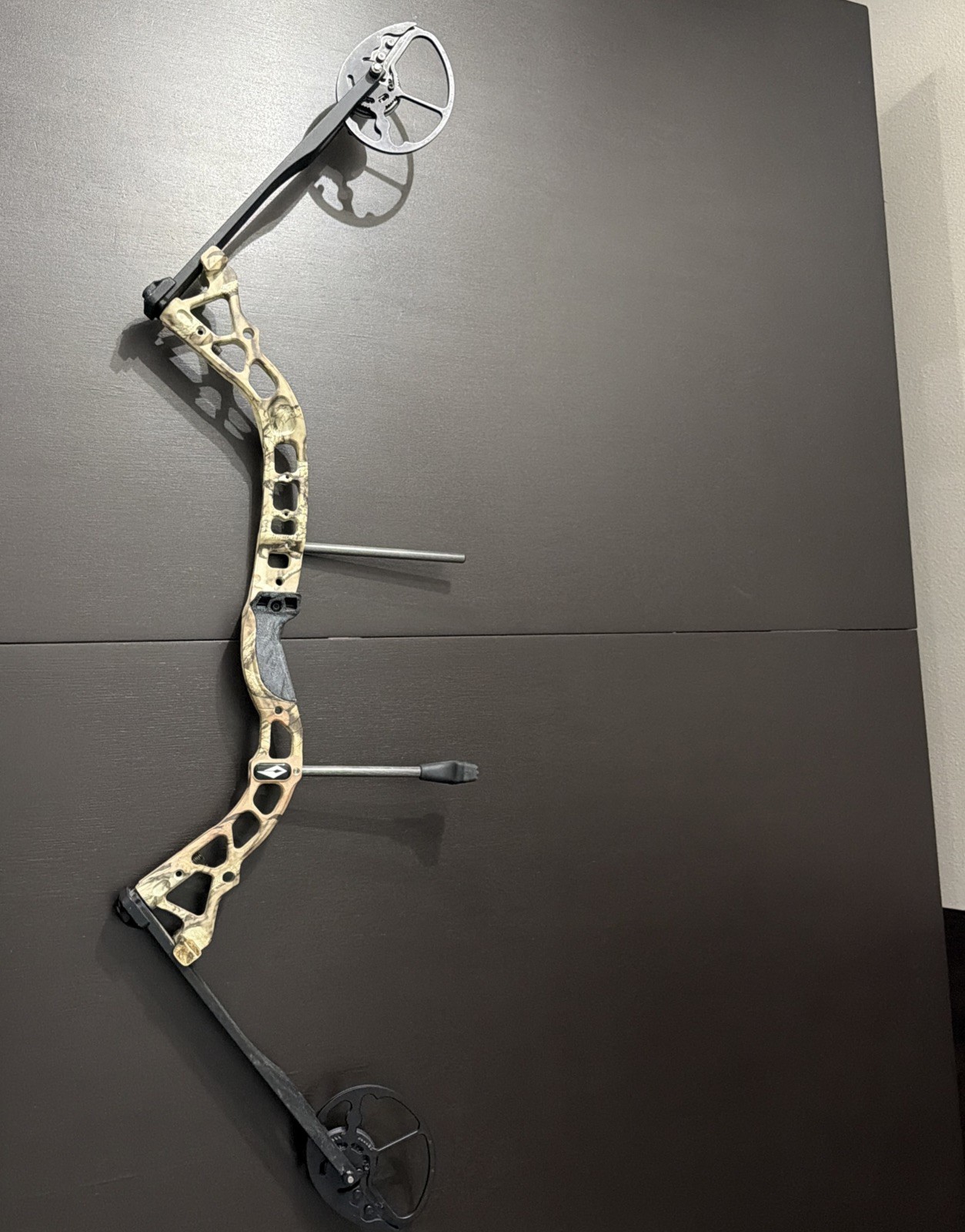 Diamond By Bowtech Infinite Edge Compound Bow Right Hand For Parts