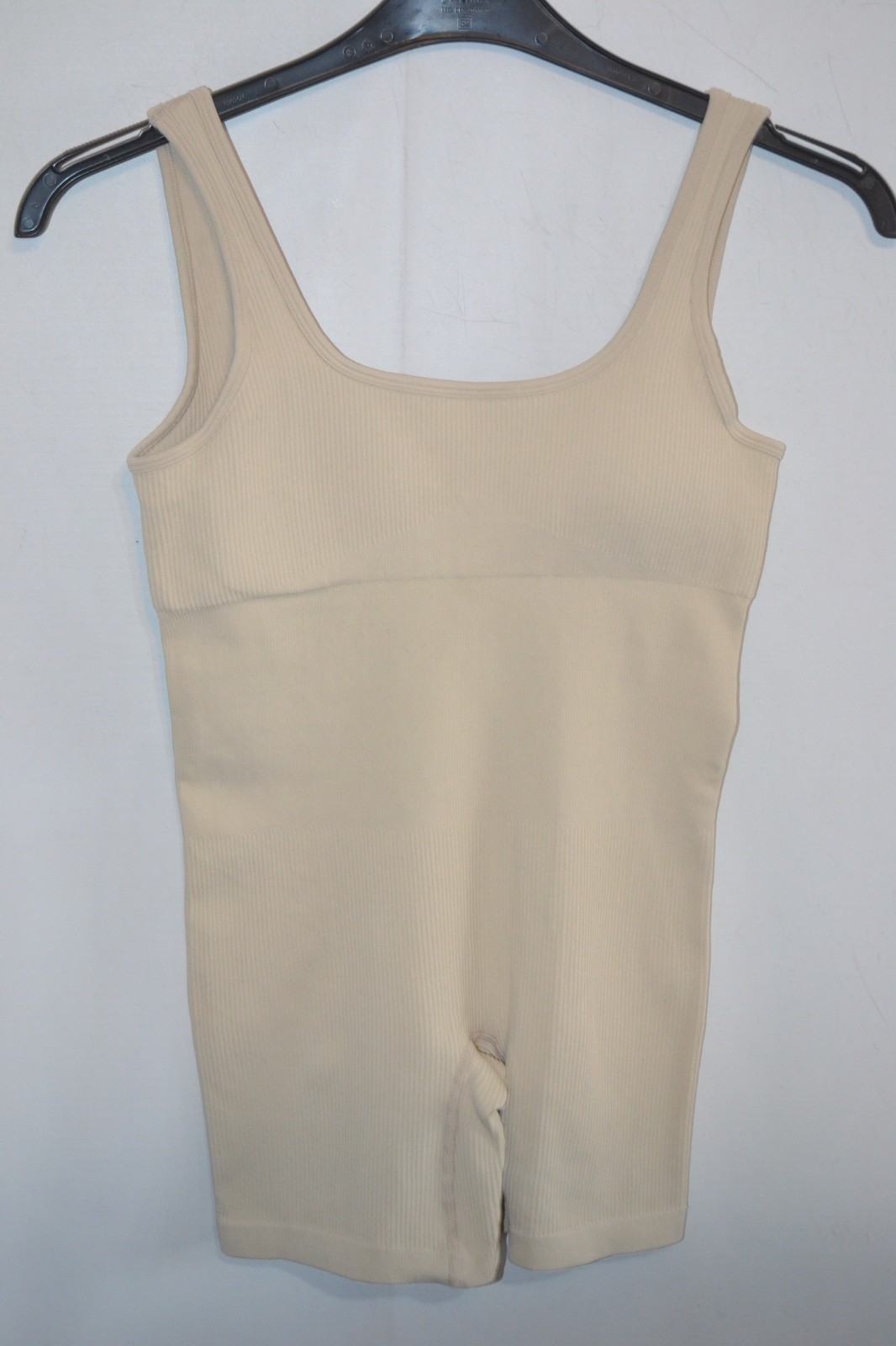 Ellsbelles Women's beige shapewear short style bodysuit size M BNWT