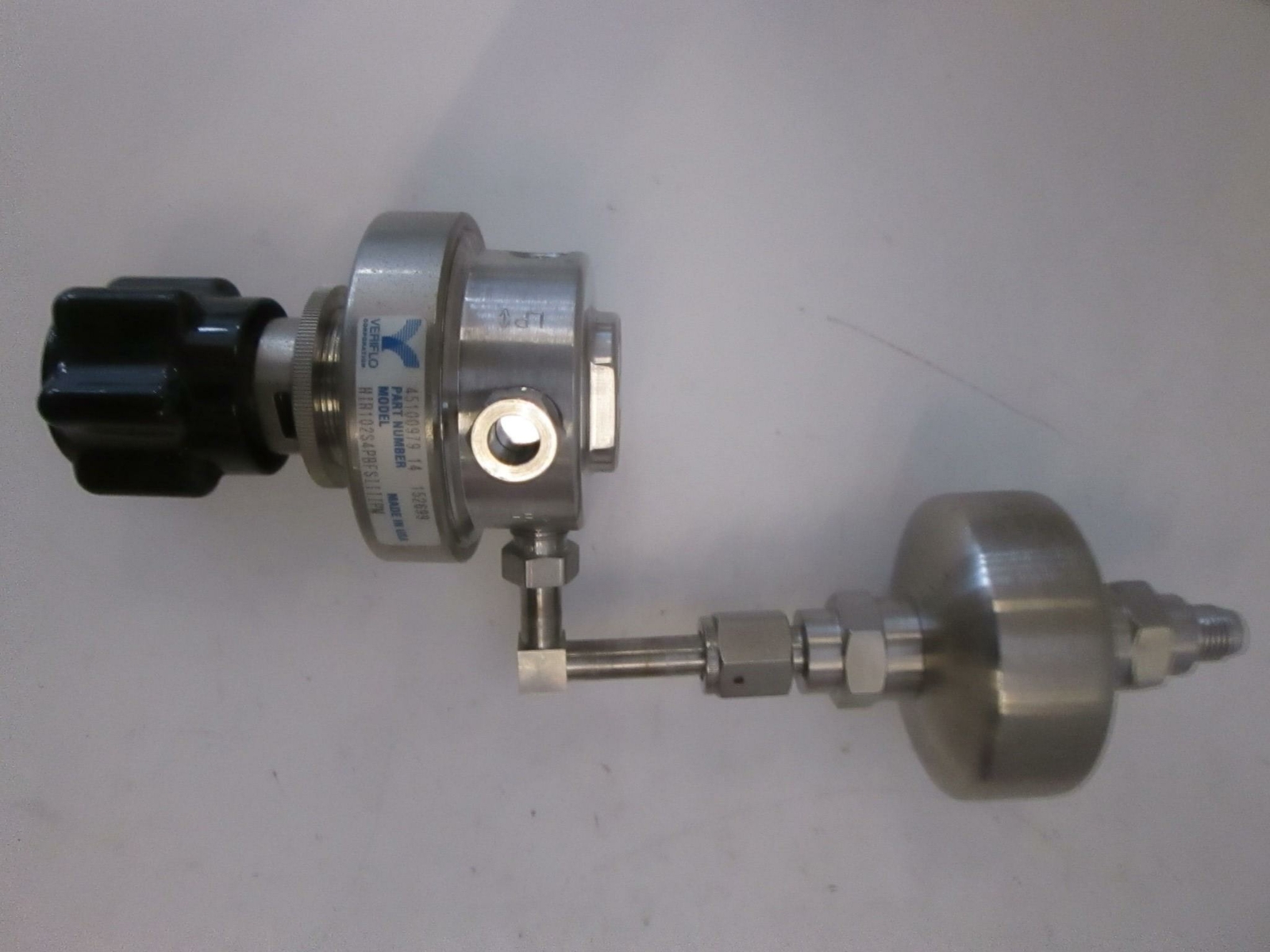 Veriflo HIR102S4PB Pressure Regulator with Millipore WG2F06WR1 Gas Filter, Used