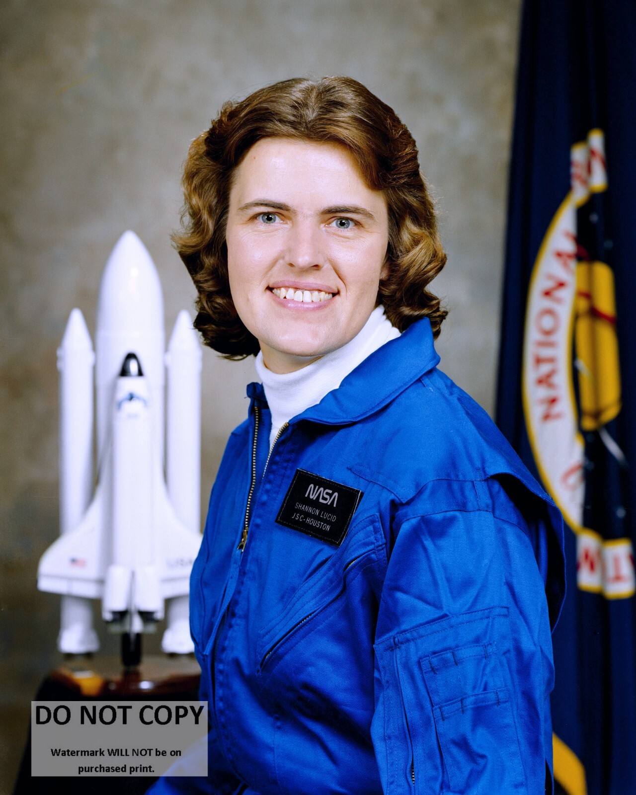 ASTRONAUT SHANNON LUCID IN 1978 - 8X10 NASA PHOTO (RT-692)