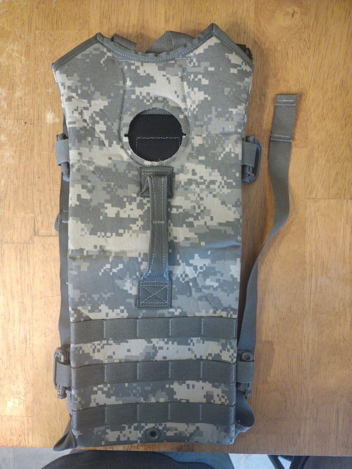 US Military Hydration System Carrier Molle II ACU Digital Used, no bladder.