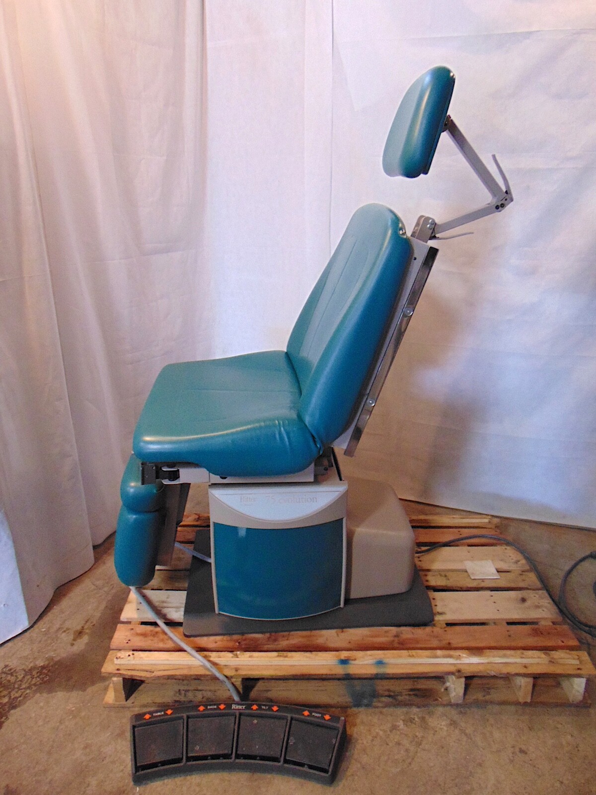 Midmark 319 75 Evolution Examination Procedure Chair & Foot Control S6321y