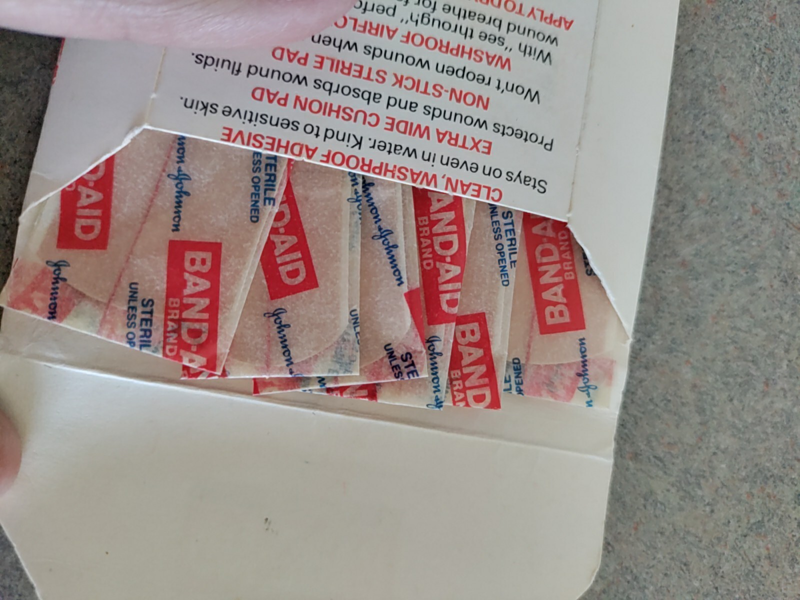 Vintage BAND-AID Wallet Size Pull String Bandages 1980s Plaster Strips