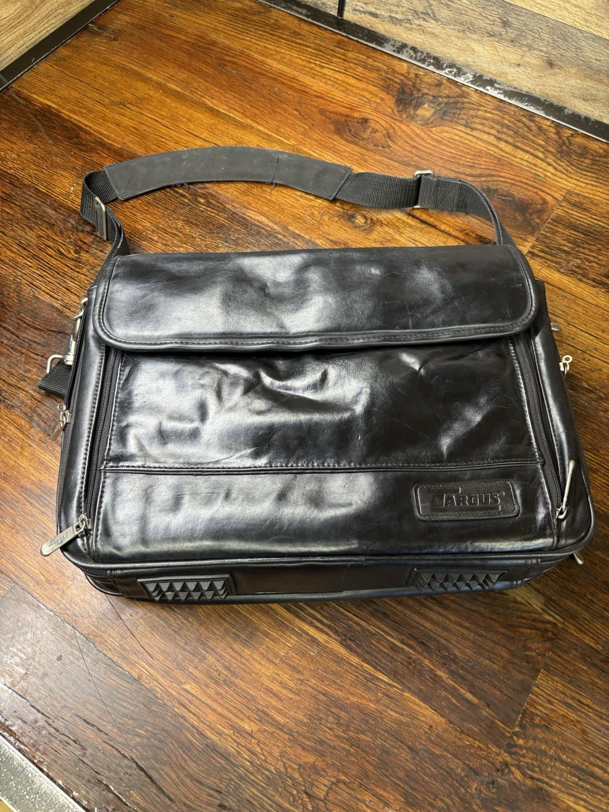 TARGUS Black Leather like LAPTOP Bag Case Briefcase w/ Shoulder Strap NICE COND
