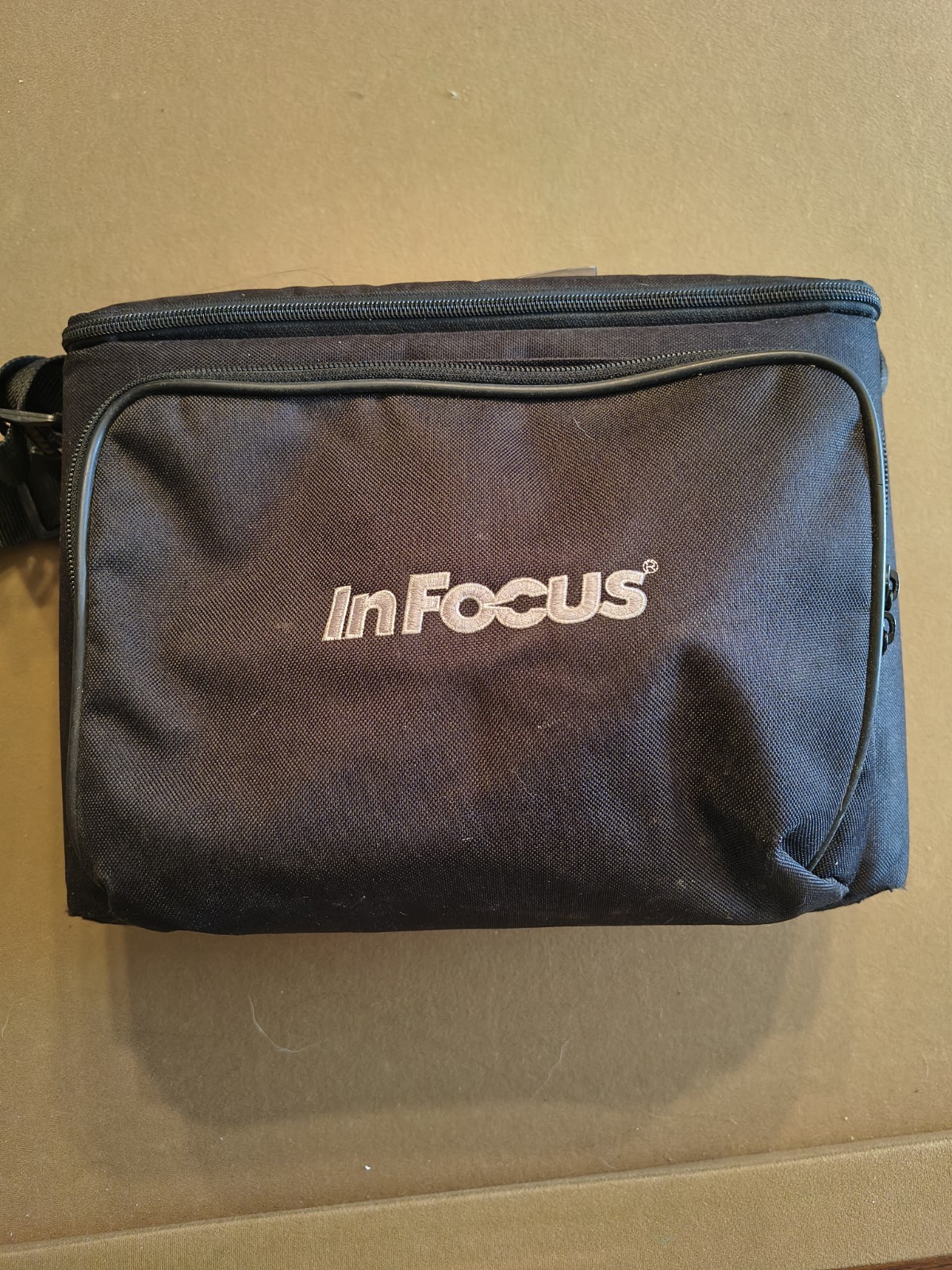 InFocus LP400 DLP Projector 1500 ANSI 800x600 4:3 Portable w/ Case
