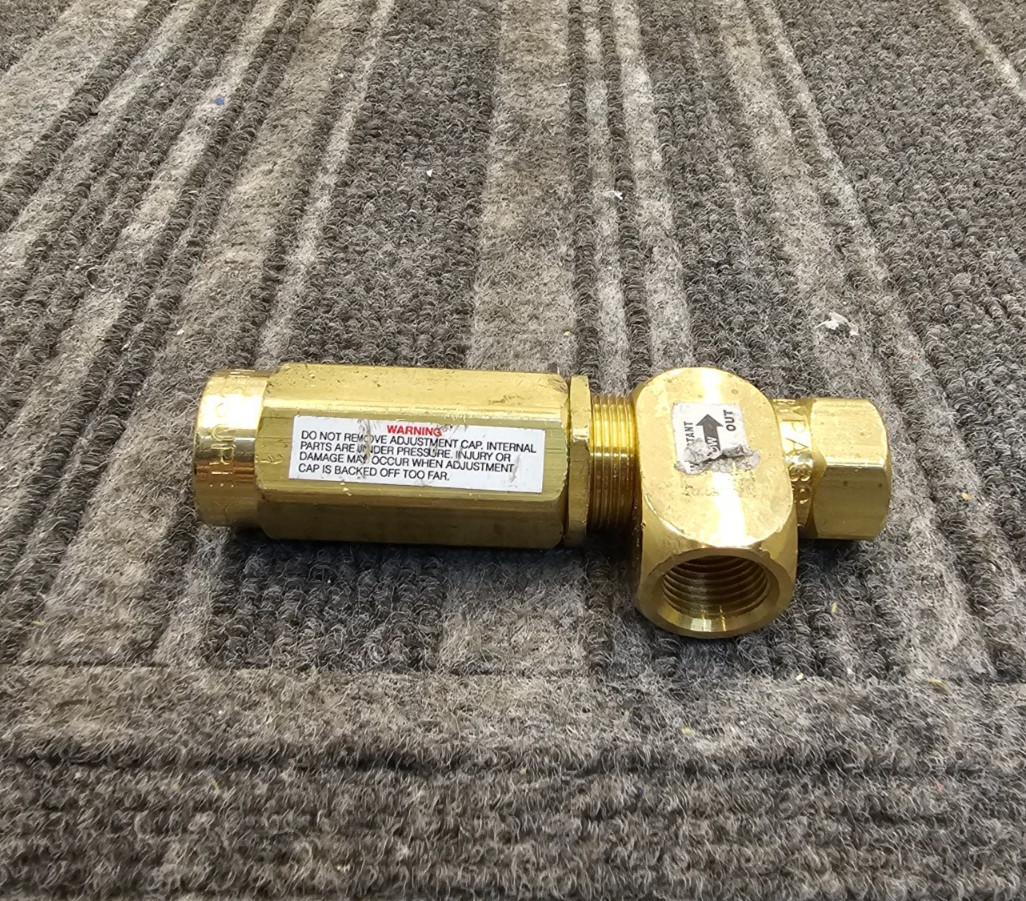 Balanced Pressure Regulator Valve Brass 1.44" x 0.87" x 4.22" OAL