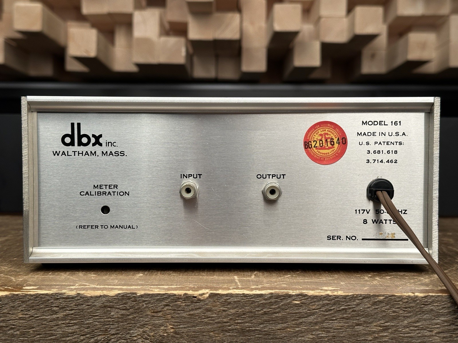 dbx 161 Compressor / Limiter. DBX161. Same as DBX160 VU 160. Rack ears. Great!